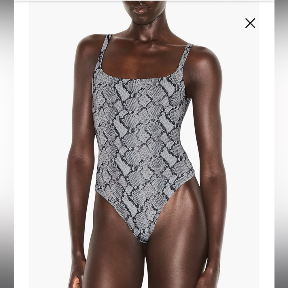 SKIMS NWT Fits Everybody Square Neck Bodysuit - Snake Print